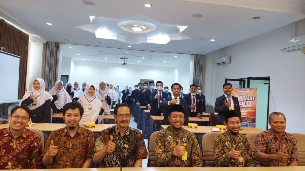 Coding bersama di ruang kolaborasi